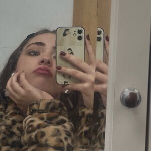 Meet your Posher, Chloe